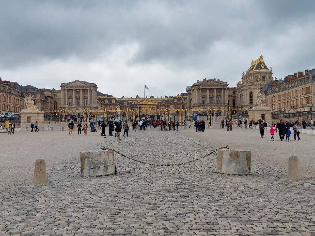 Issa 3, le Roi Autoproclamé du Château de Versailles