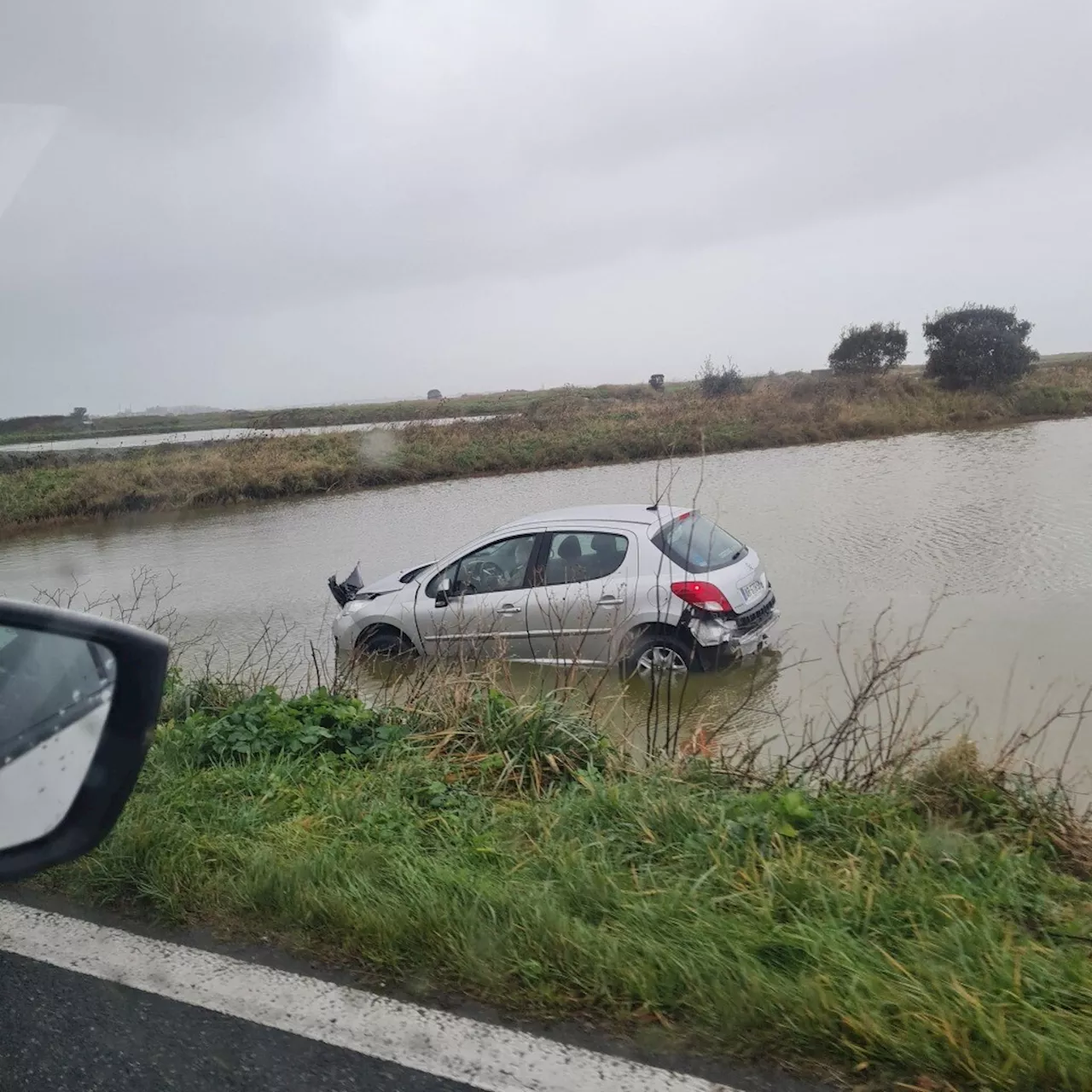 Une voiture tombe dans les marais salants entre Batz-sur-Mer et Guérande