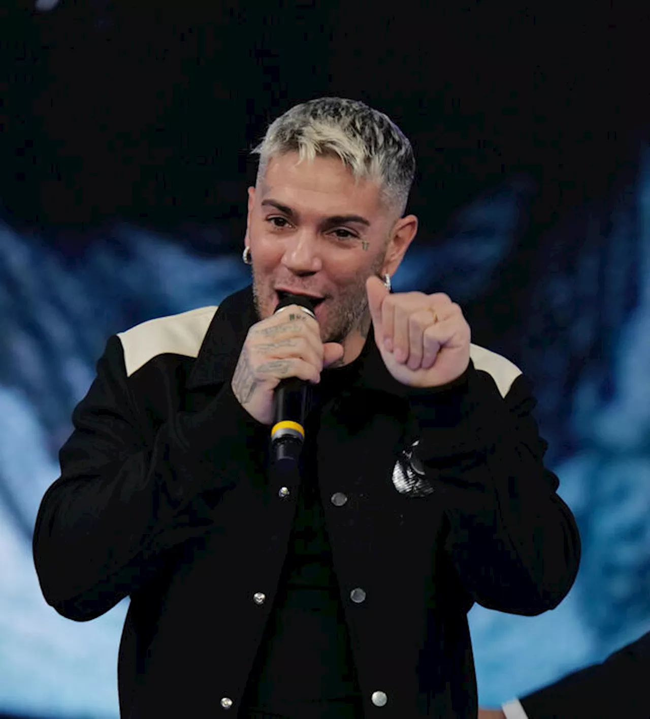 Emis Killa a Sanremo nonostante il Daspo per presunte connesioni con le cosche