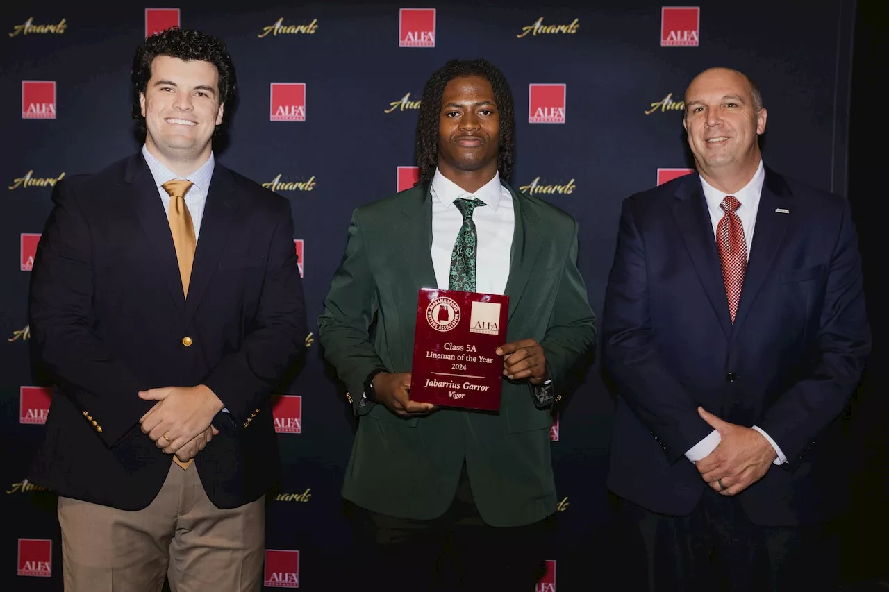 ‘It’s a great place:' Vigor sophomore, 5A Lineman of the Year Jabarrius Garror talks about choosing Tide