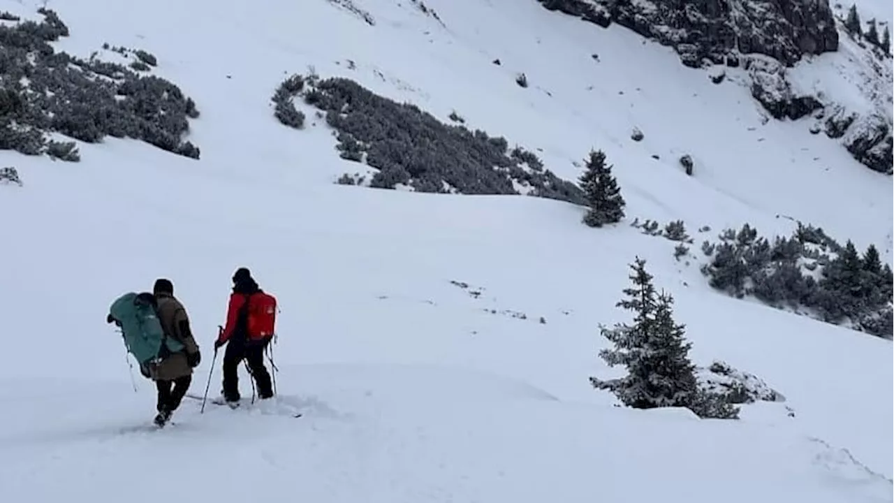 Bergwacht im Allgäu rettet Wanderer nach 2 Nächten in Eiseskälte