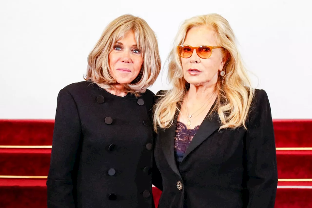 Brigitte Macron et Sylvie Vartan complices au défilé Stéphane Rolland