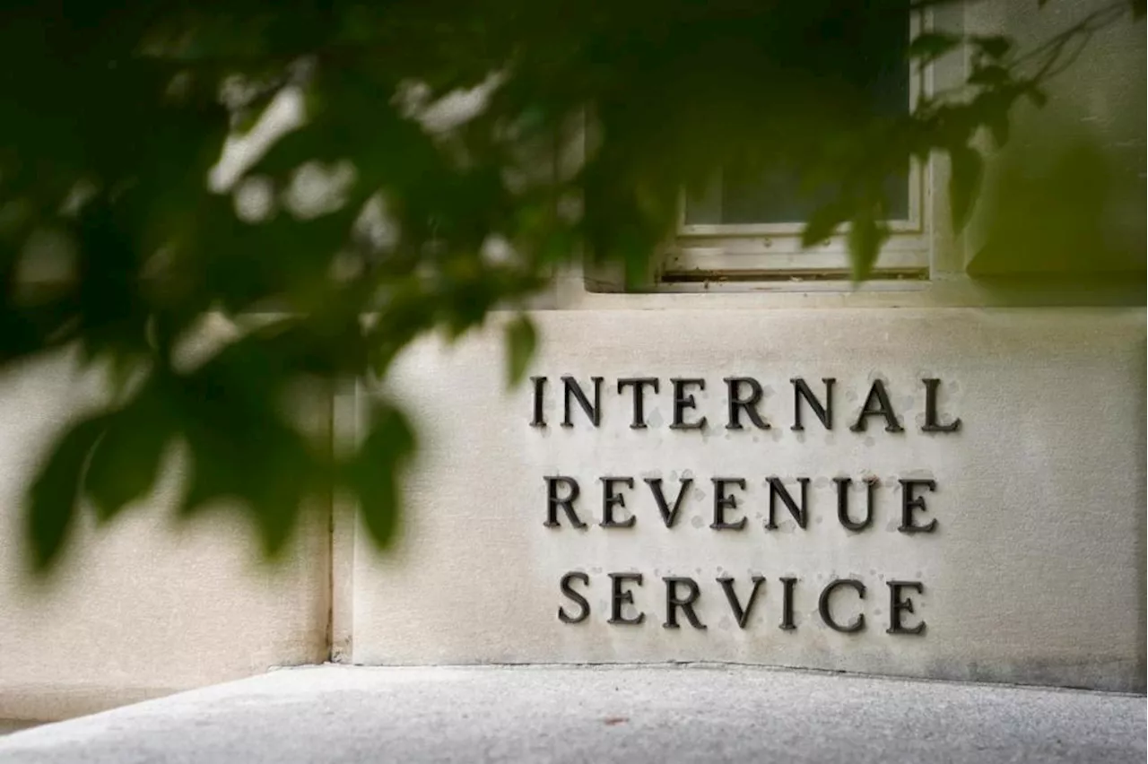 IRS Prepares for Tax Season Amid Buyout Offers and Refund Guidance