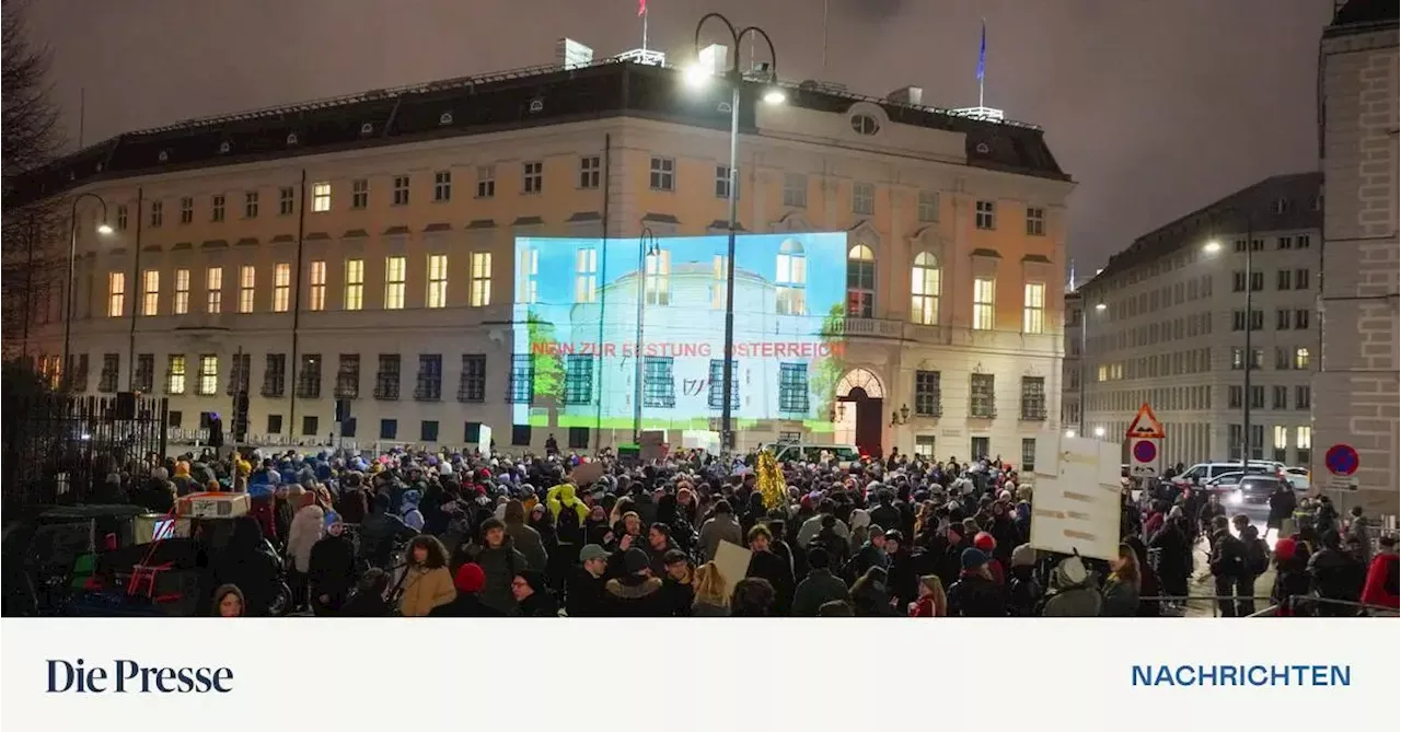 Proteste gegen blau-schwarze Koalition reißen an