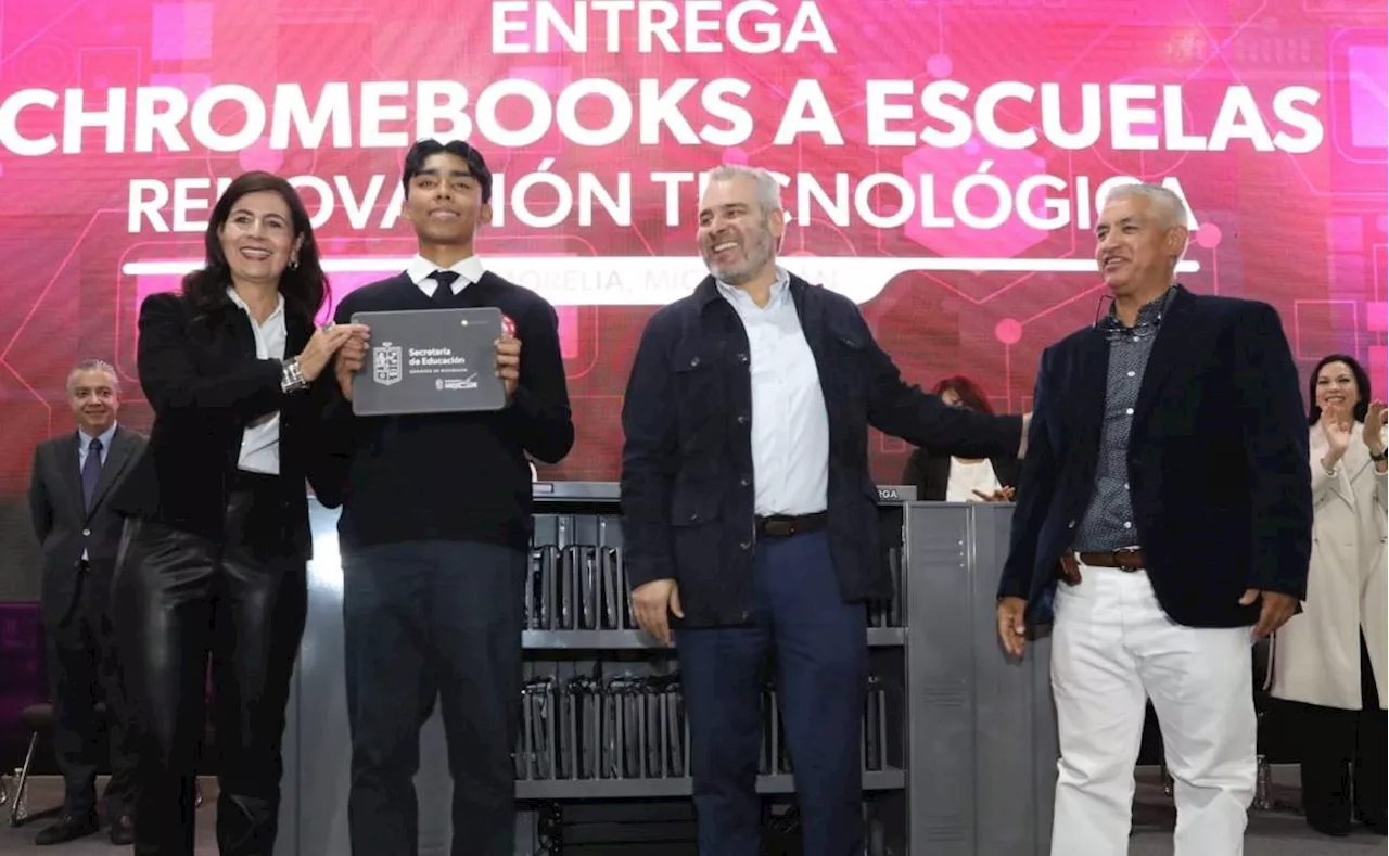 Gobernador de Michoacán Entrega 6 mil Chromebooks a Estudiantes