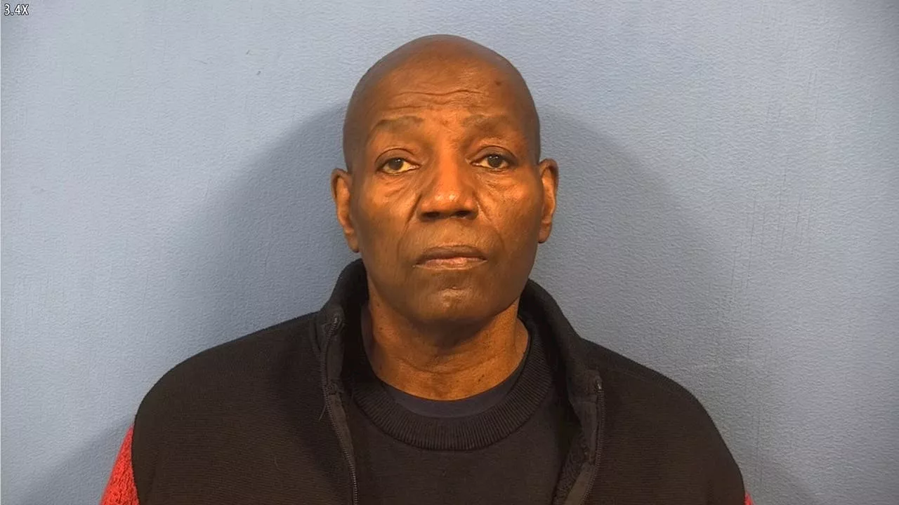 Lisle man took photos of girls waiting by bus stop, possessed child pornography: prosecutors