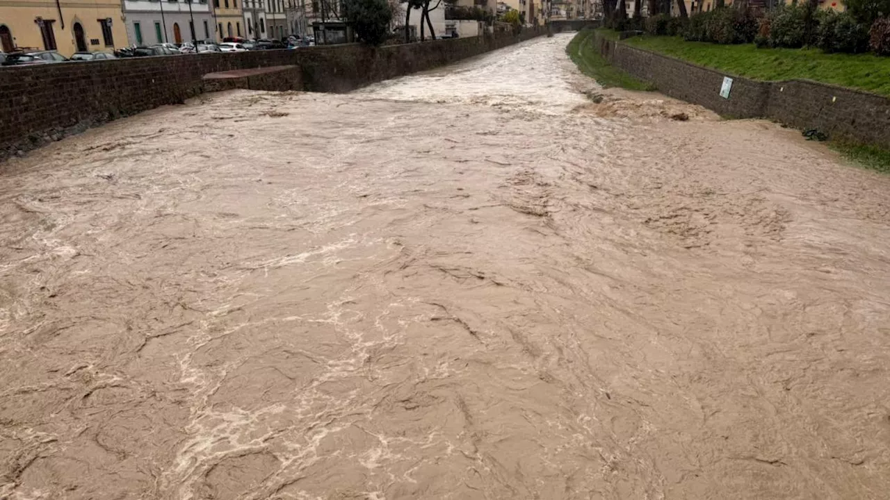 Italia colpita da maltempo: bombe d'acqua a Firenze e Genova