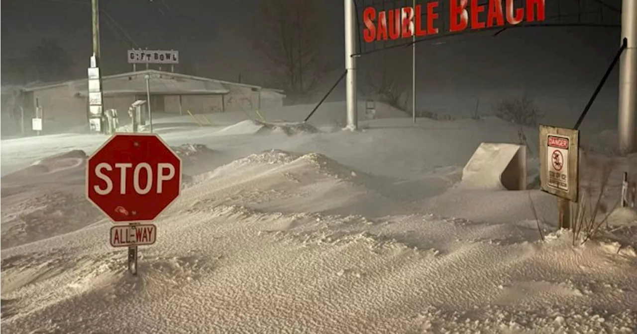 Thundersnow and Heavy Snowfall Hit Southern Ontario