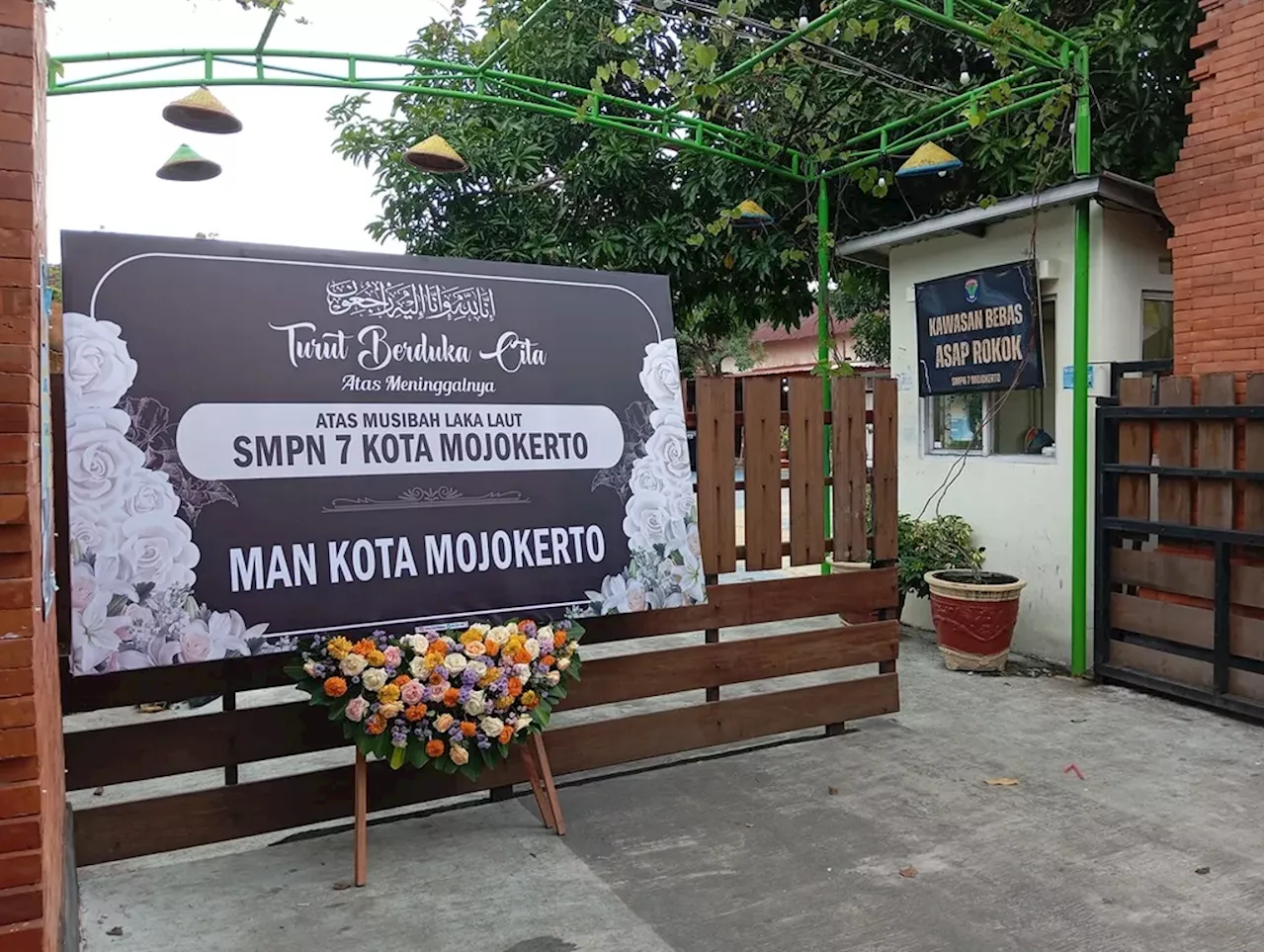 Jenazah Korban Terkena Ombak di Pantai Drini Tiba di Mojokerto