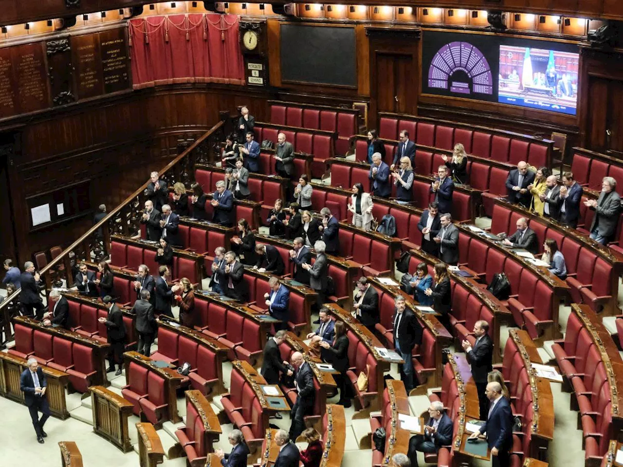 Meloni sfida magistratura e sinistra: avviso di garanzia, ma pronta a riferire in Aula