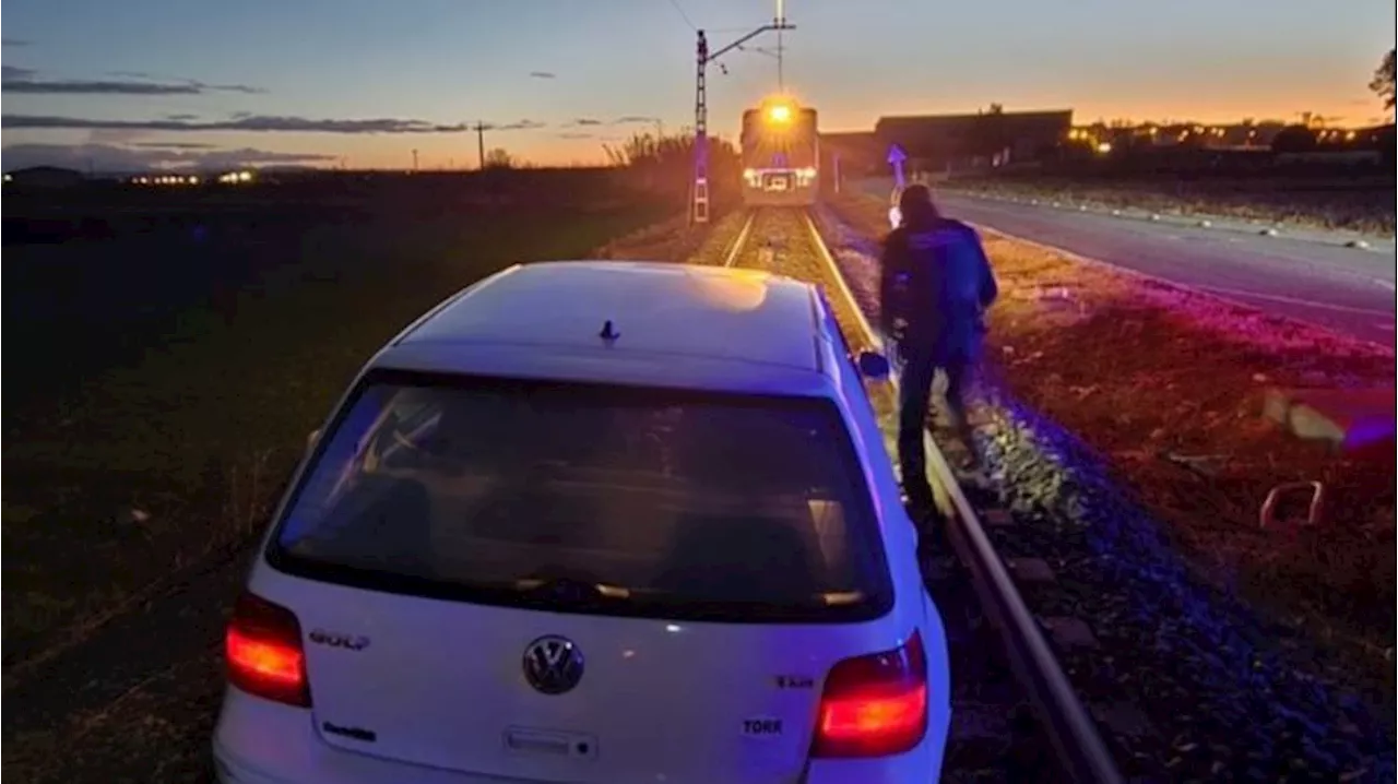 Conductor confunde vía del tren con camino lateral en Golmés