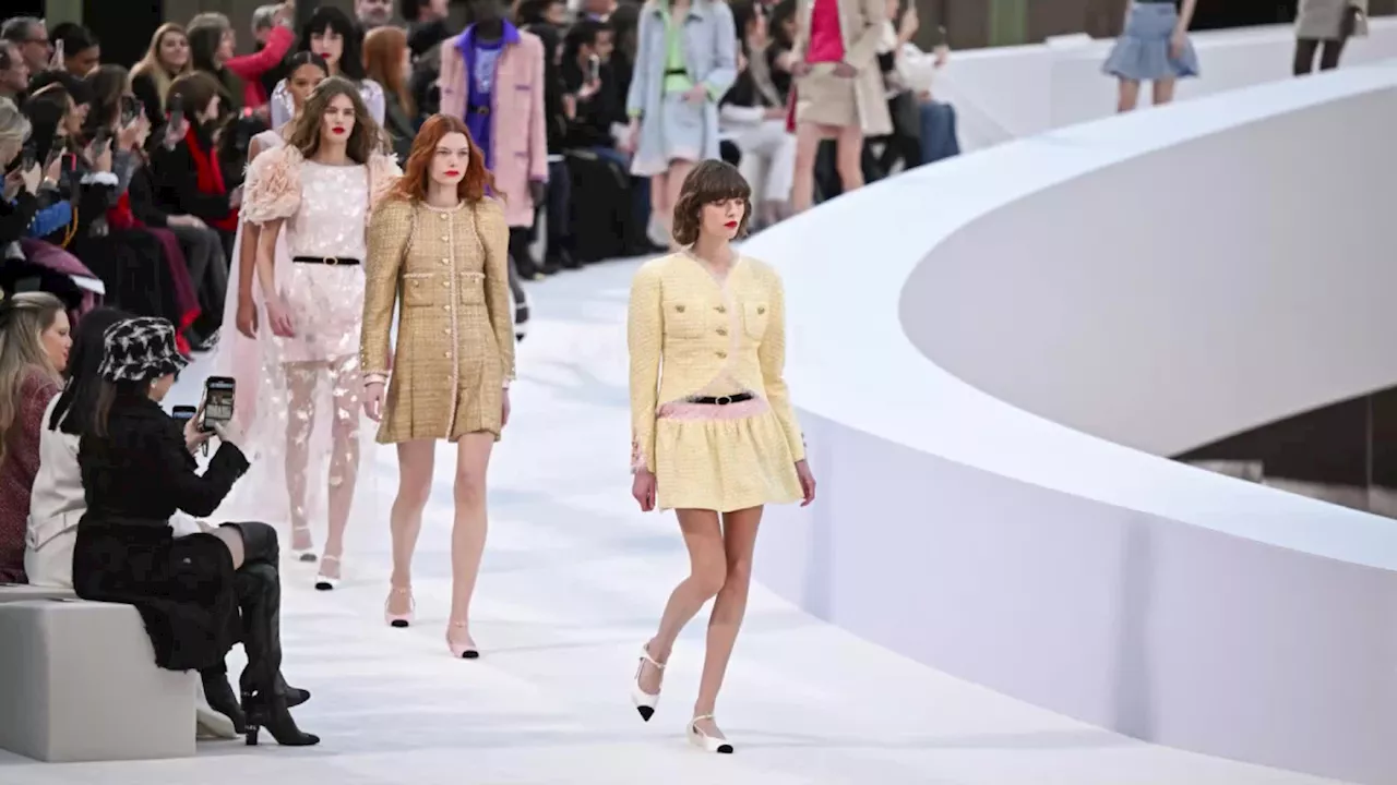 Chanel celebra i 110 anni di alta moda con una collezione Primavera-Estate 2025 audace e elegante