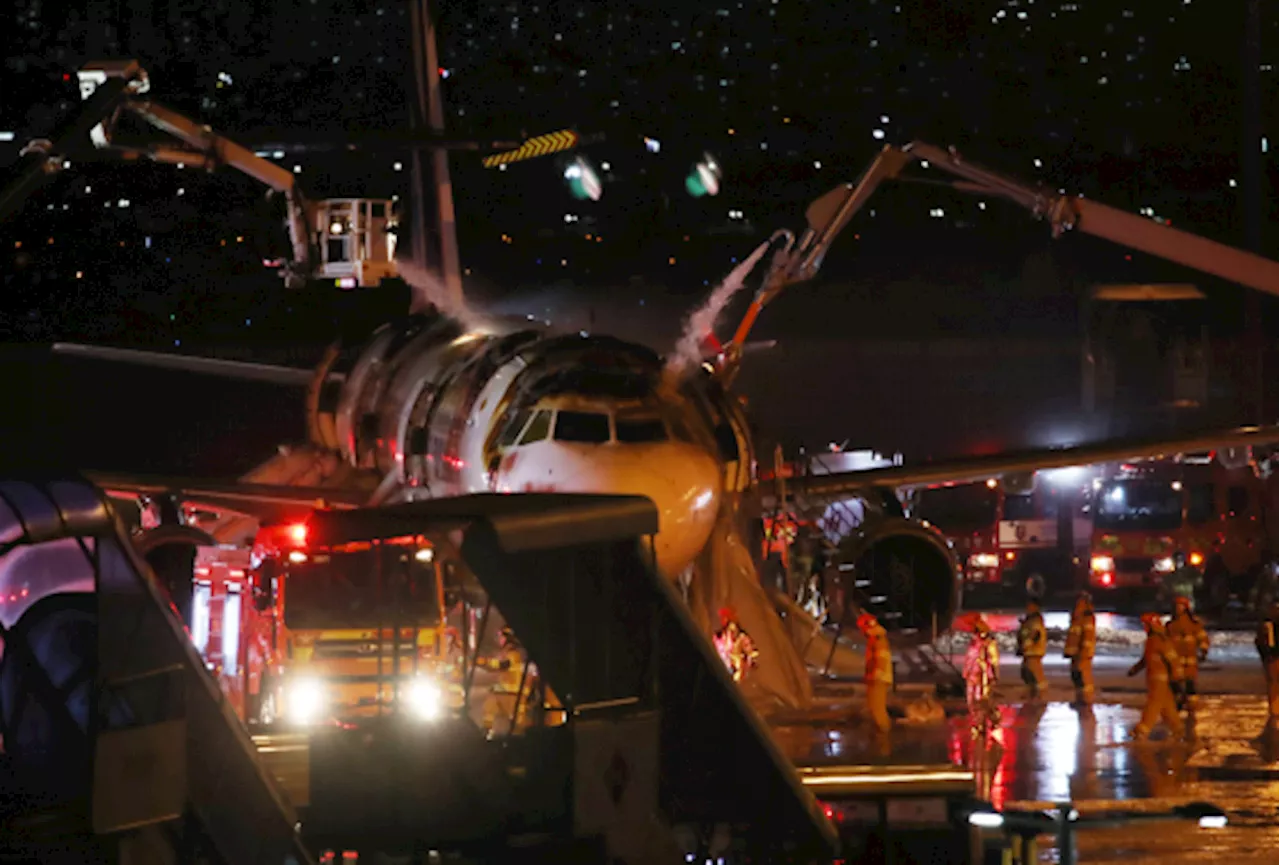 김해공항 에어부산 항공기 화재, 승객 169명 대피