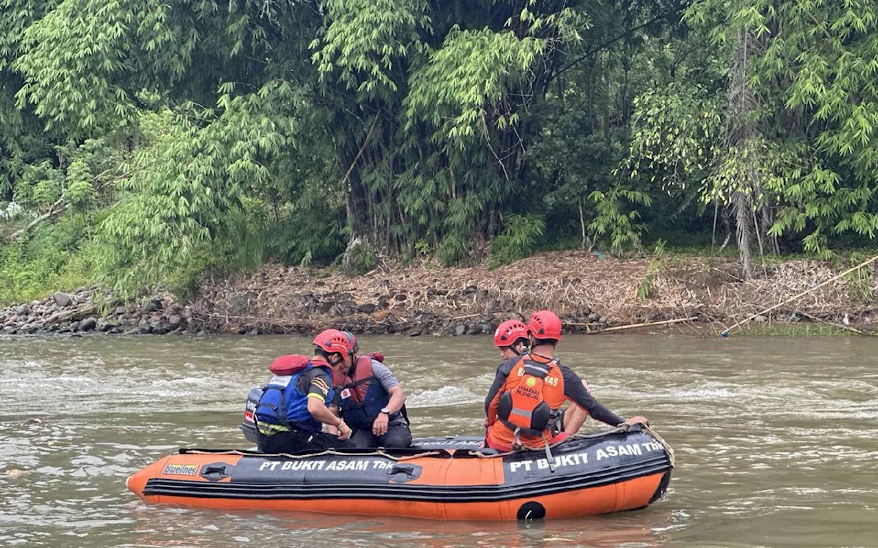 Warga Desa Lebak Budi Hanyut Saat Mandi di Sungai Enim