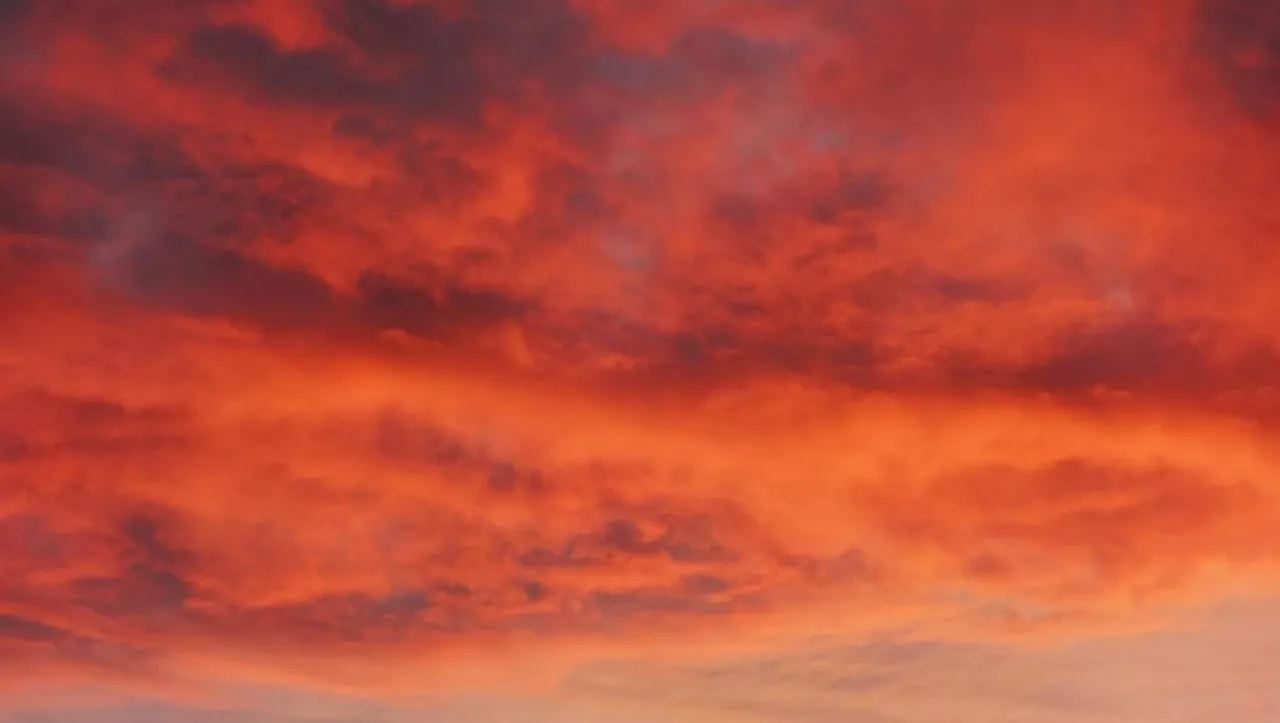 Pourquoi le ciel est-il rouge au lever et au coucher du soleil en hiver ?