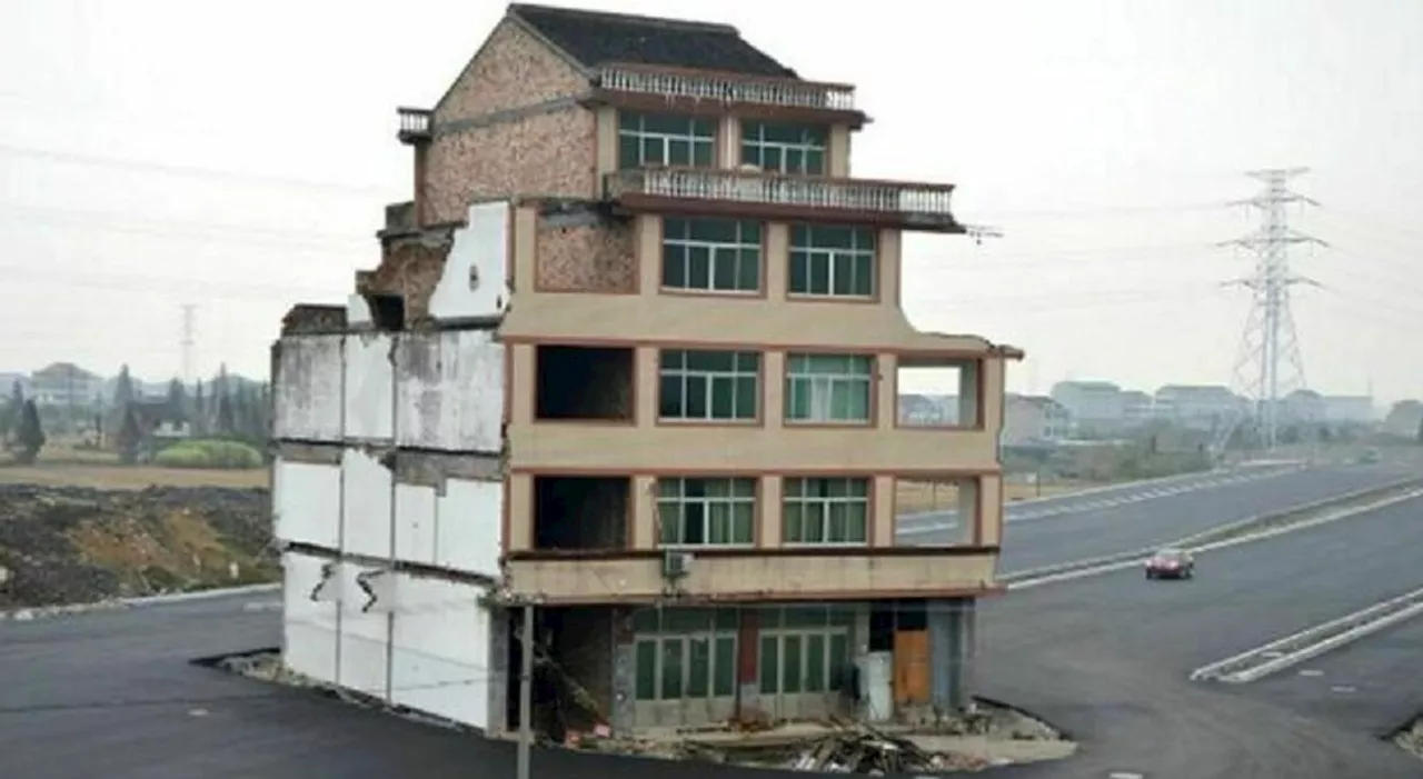 La casa chiodo su un'autostrada