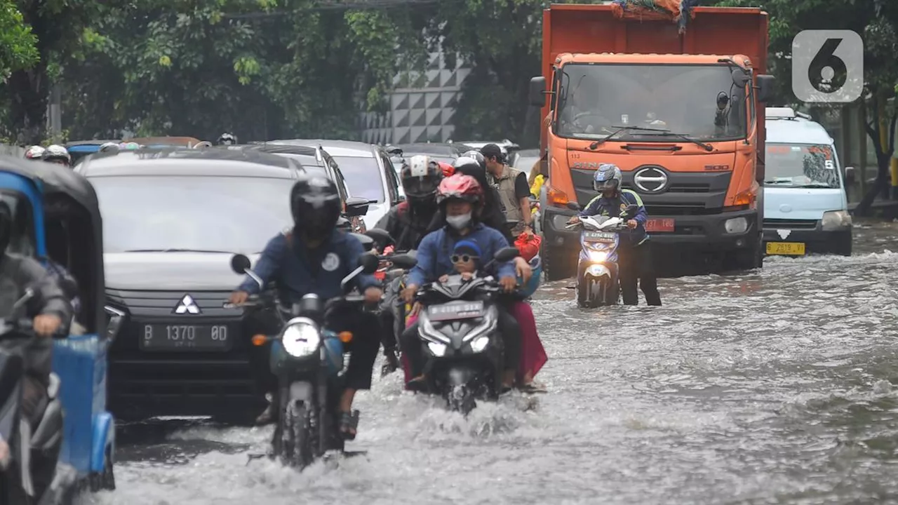 Banjir Jakarta: 33 RT dan 20 Jalan Tergenang Akibat Hujan Deras