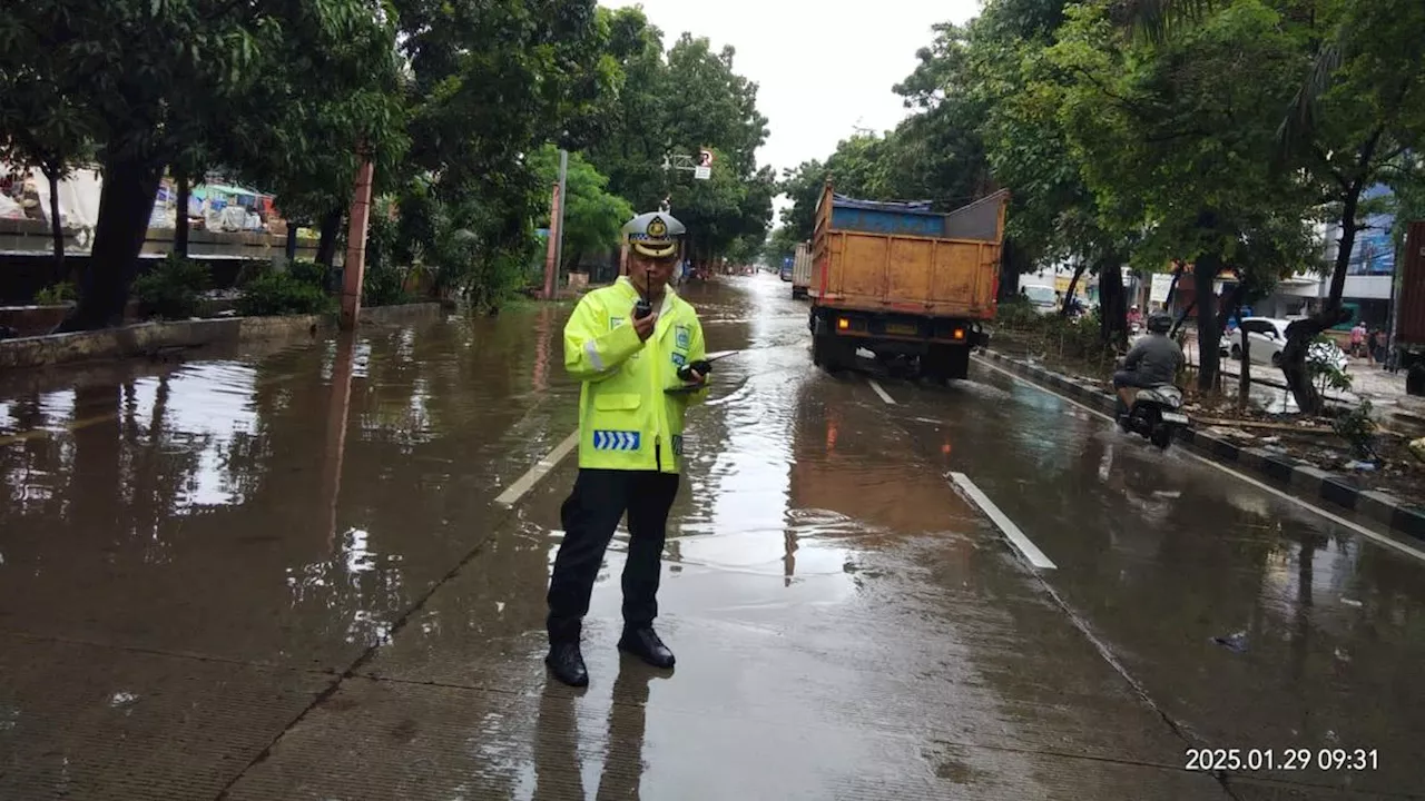 Banjir Jakarta Barat: Pengalihan Lalu Lintas Dilakukan