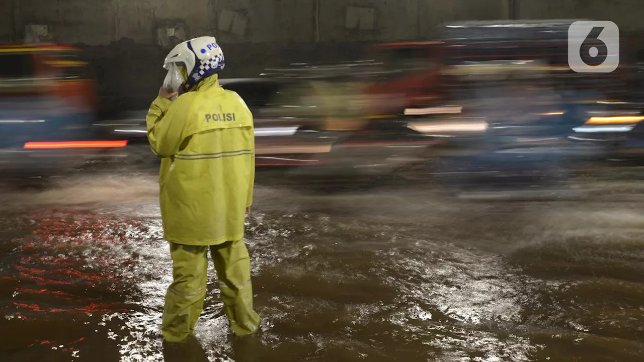 Banjir Melanda 53 RT dan 23 Ruas Jalan di Jakarta