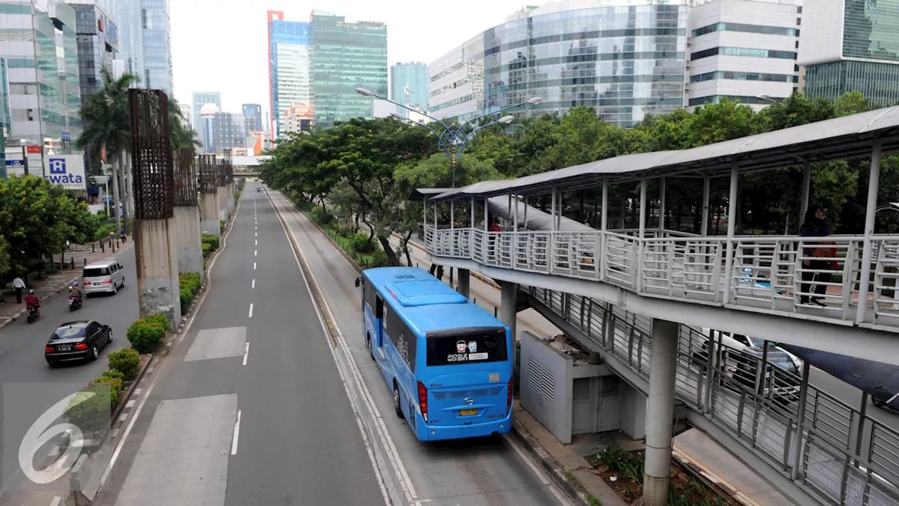 Transjakarta Sesuaikan Rute Layanan Imbas Banjir Jakarta