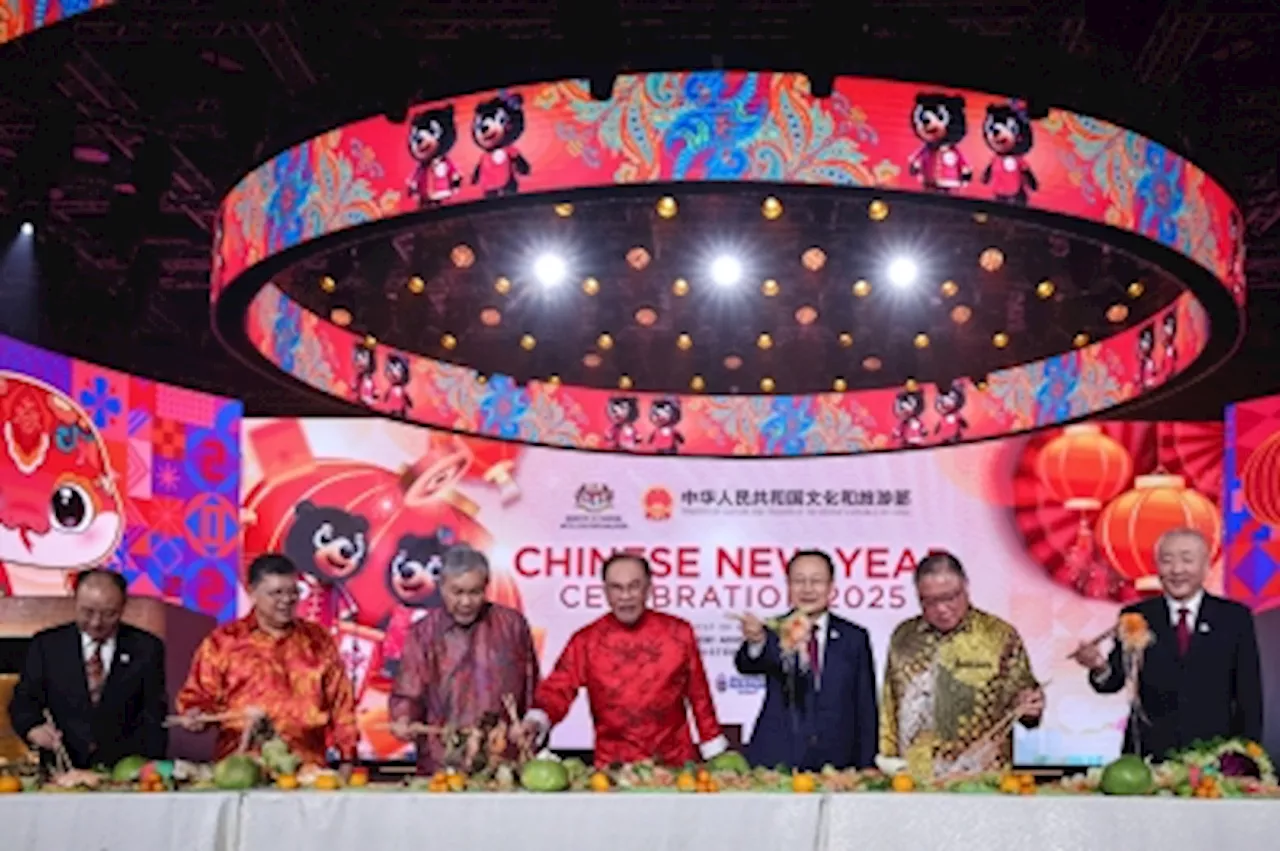 DPM Zahid: Spectacular CNY drone show at KLCC reflects Malaysia-China strong ties (VIDEO)