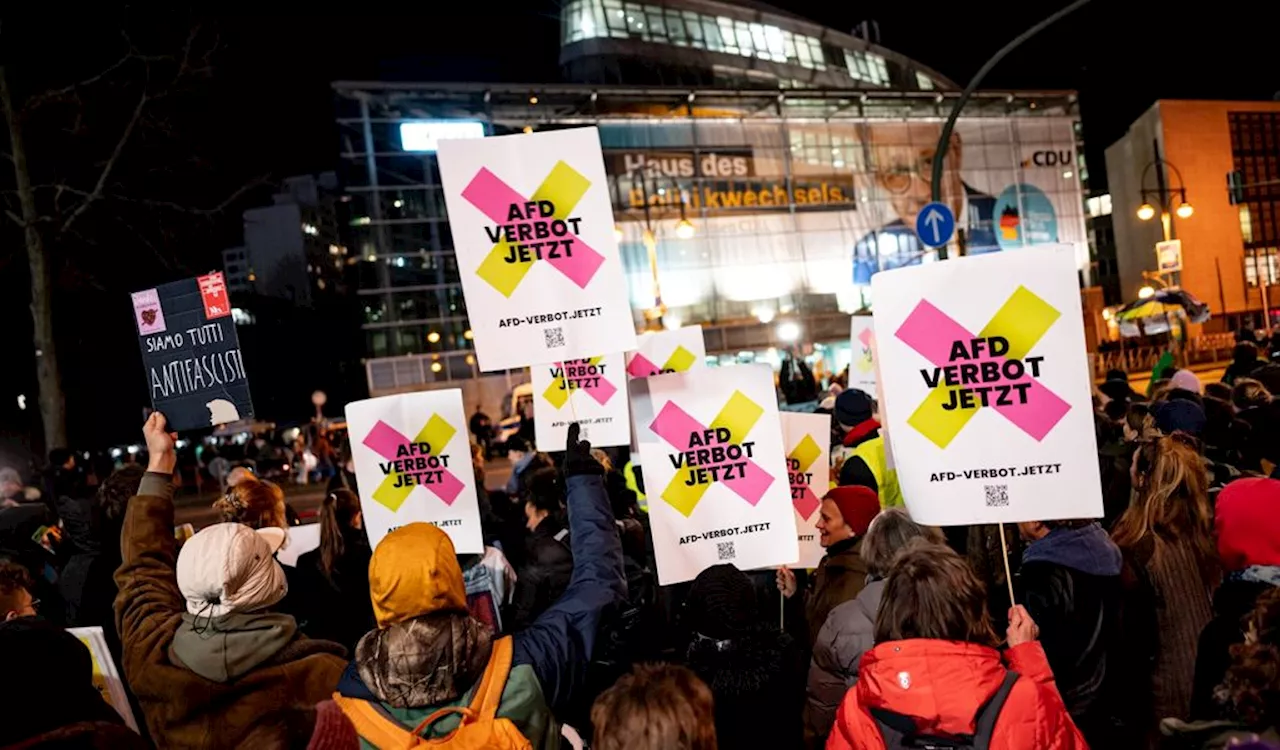 Hunderte demonstrieren vor CDU-Zentrale gegen verschärfte Migrationspolitik