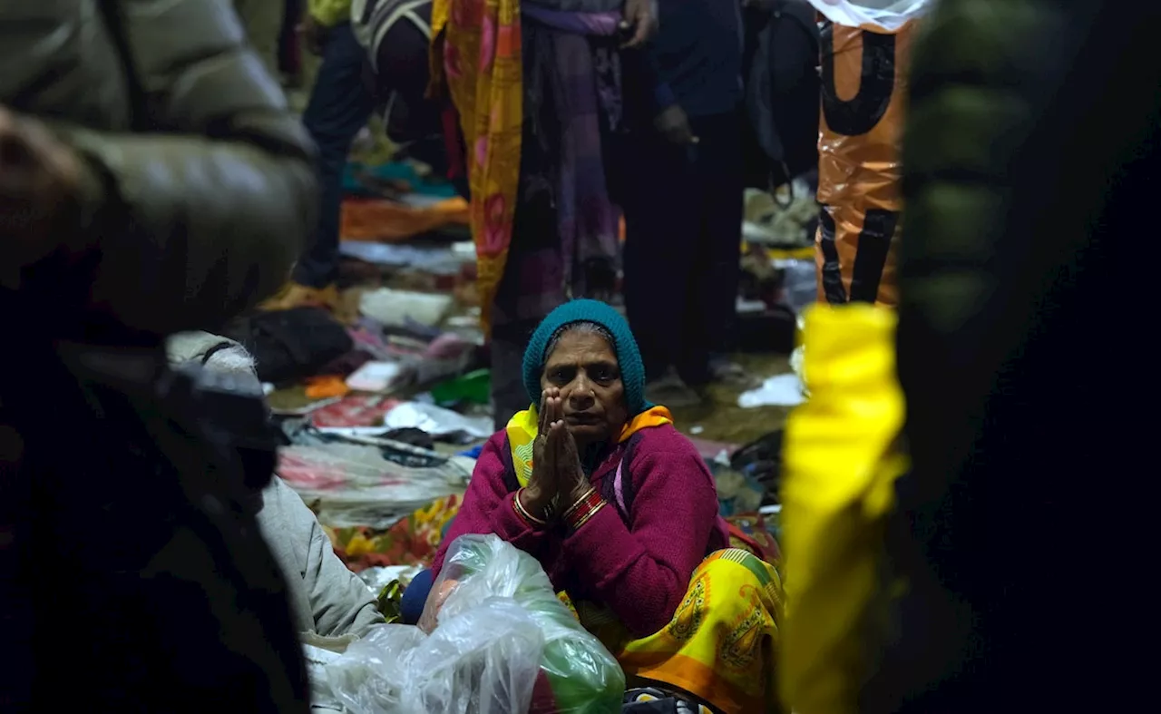 महाकुंभ में कैसे बने भगदड़ जैसे हालात, आधी रात हुआ क्या, लोगों की आपबीती और रामभद्राचार्य की अपील सुनिए