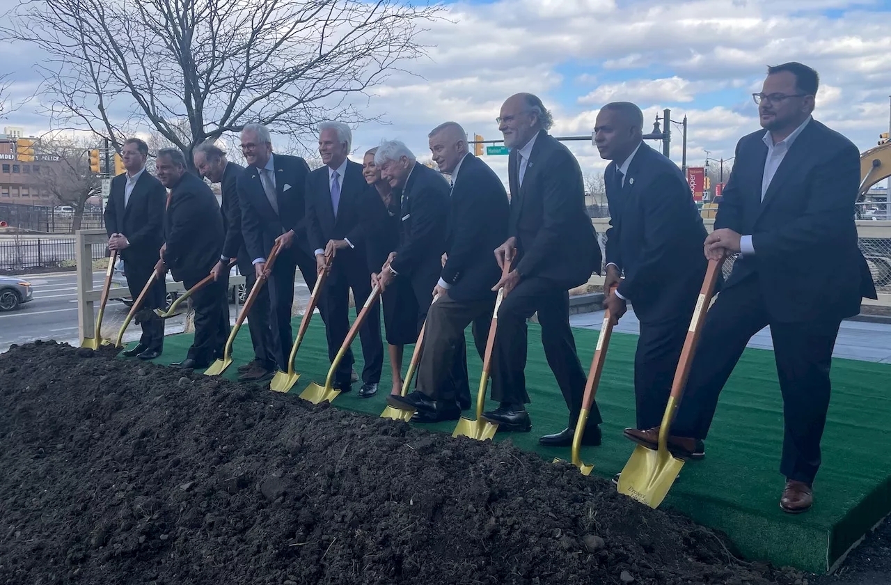 TV host Kelly Ripa and 5 N.J. governors praise indicted party boss at hospital groundbreaking