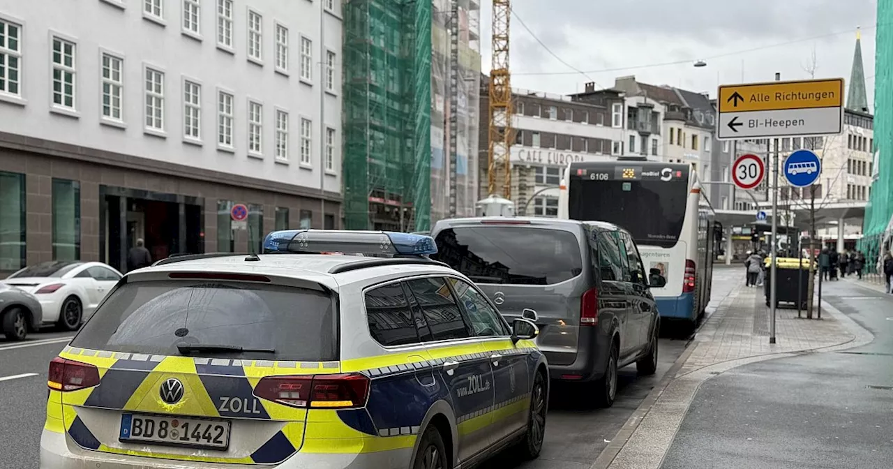 Zoll-Razzia in Bielefeld: Illegal beschäftigte Bauarbeiter am Jahnplatz entlarvt