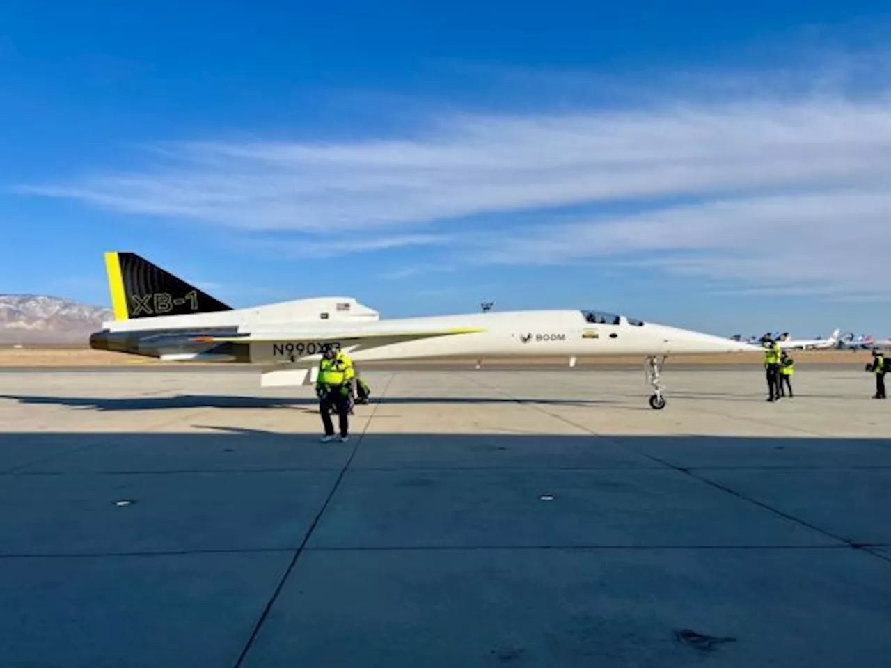 El avión supersónico XB-1 rompe la barrera del sonido