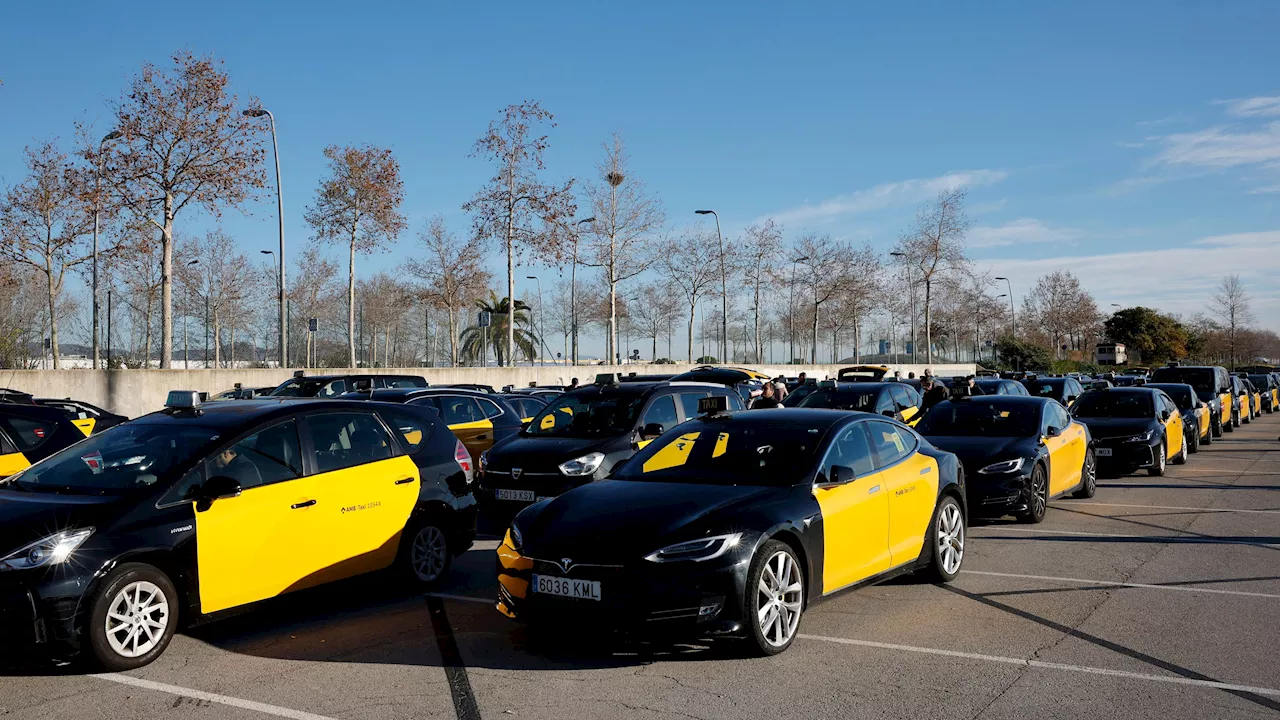 Taxistas protestan por el aumento de precios de las pólizas de seguro