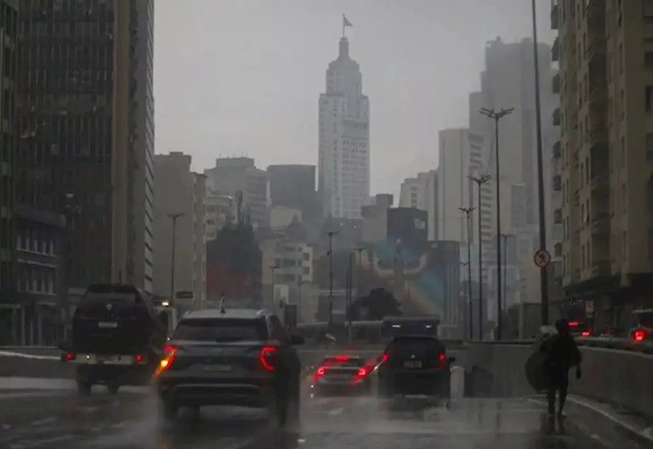 Chuva forte coloca São Paulo em estado de atenção para alagamentos