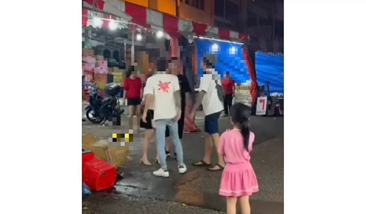 Fistfight Erupts Between Trader and Customer in Malaysian Town