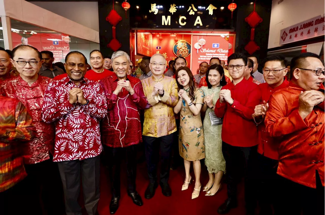 Malaysians come together to celebrate MCA Chinese New Year open house