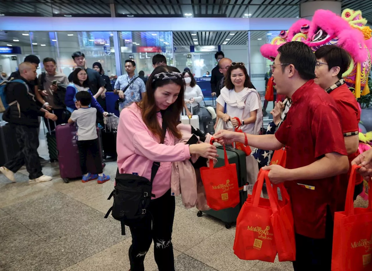 Tourism Malaysia Welcomes Chinese New Year Tourists with Festive Receptions