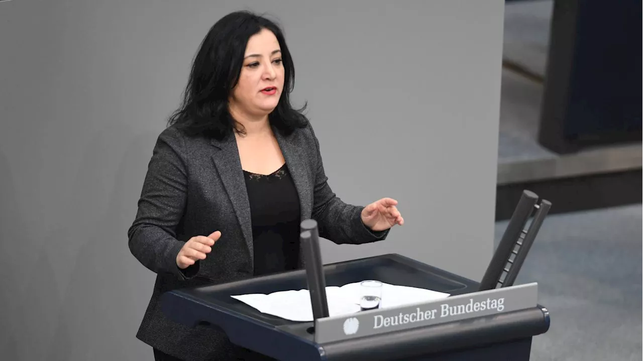 Politikerin beschuldigt Fußballfans von Angriff in Zug