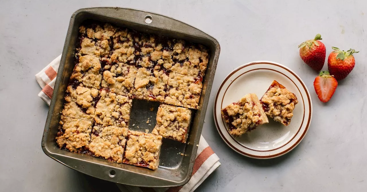 Strawberry Crumble Bars Recipe