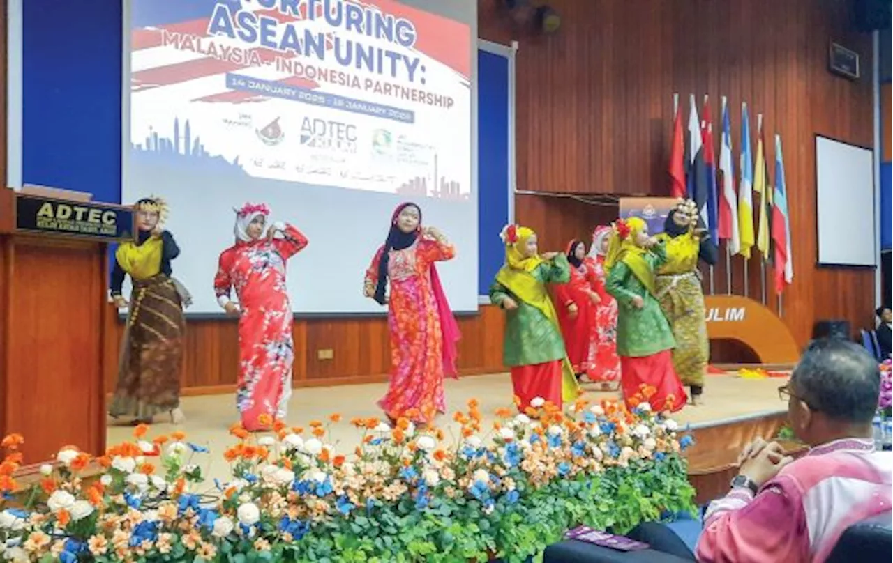 13 pelajar sekolah Indonesia timba pengalaman ADTEC Kulim