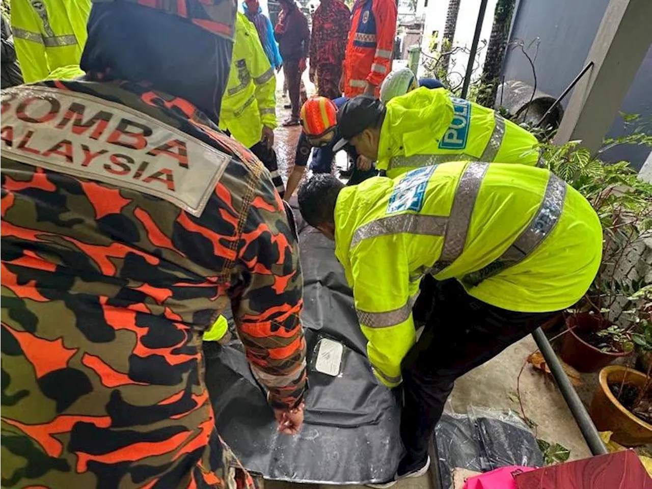 Last Victim Found in Kampung Lereng Bukit Landslide