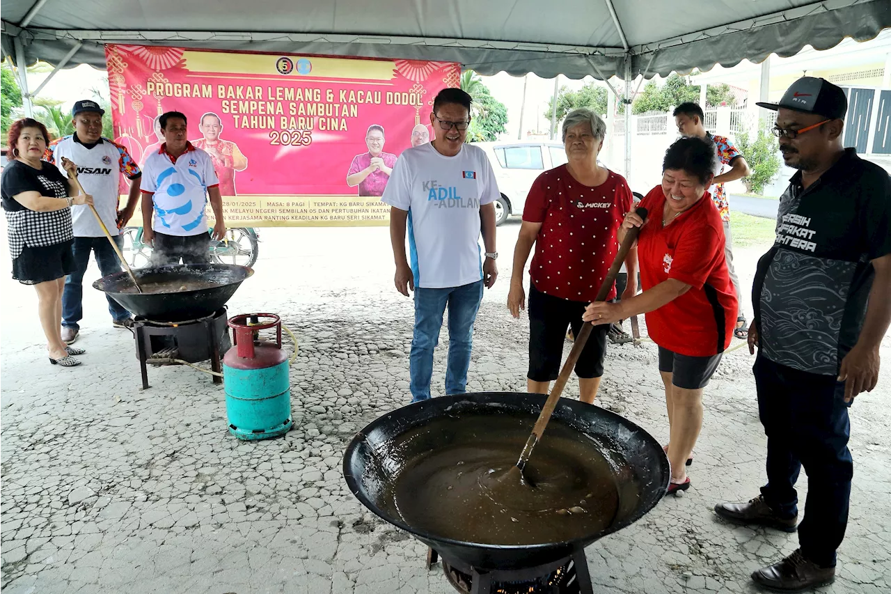 Malaysian Kampung Celebrates Chinese New Year With Traditional Malay Food