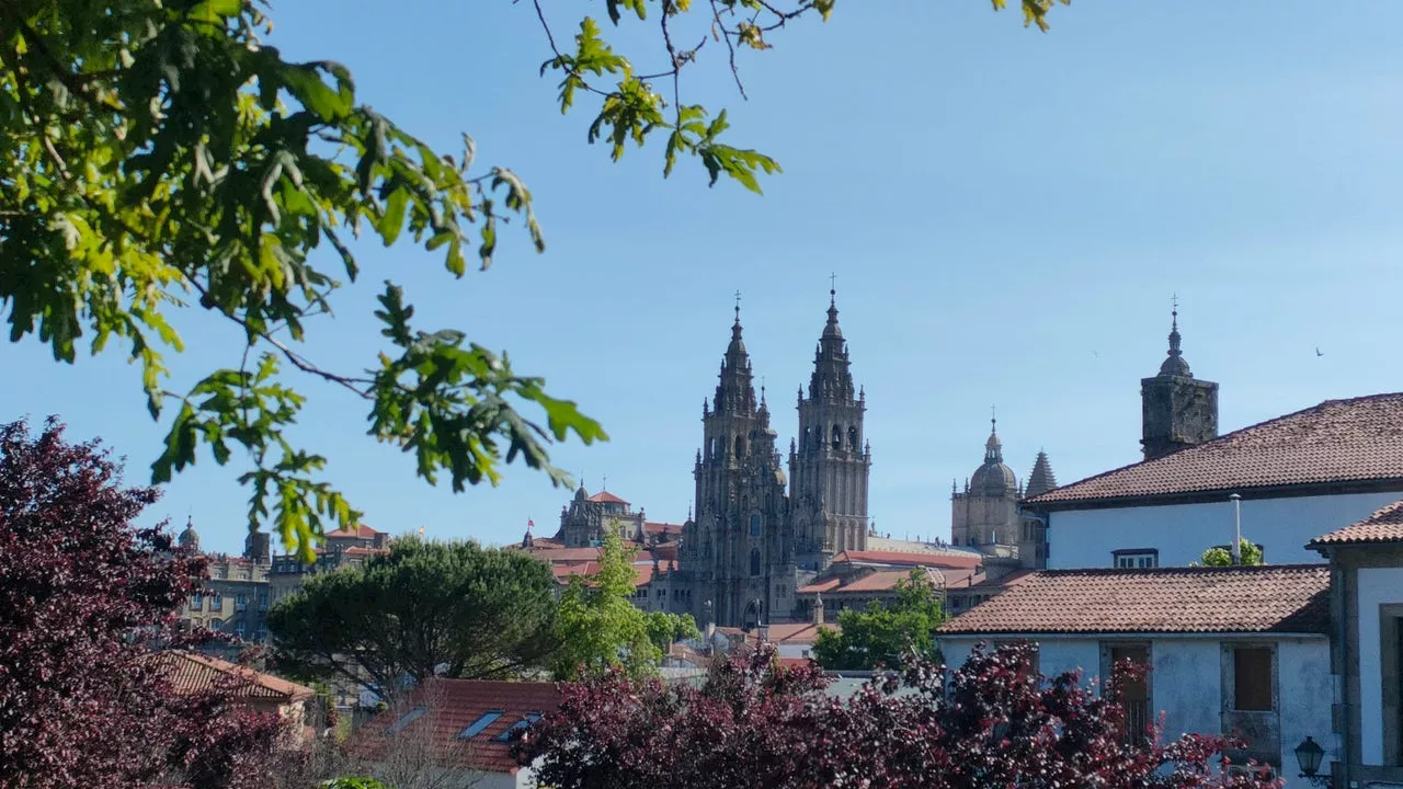 Santiago: Un 2024 Soleado con Lluvias Distribuidas