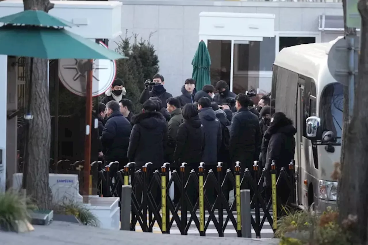 韓国 authorities execute unprecedented arrest warrant at former President's compound