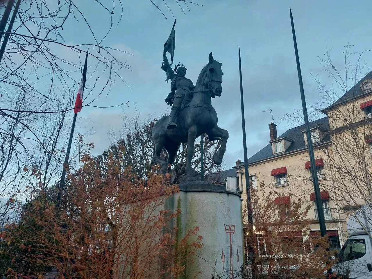 Cette statue de Jeanne d'Arc va voyager de quelques mètres dans l'Oise, voici pourquoi