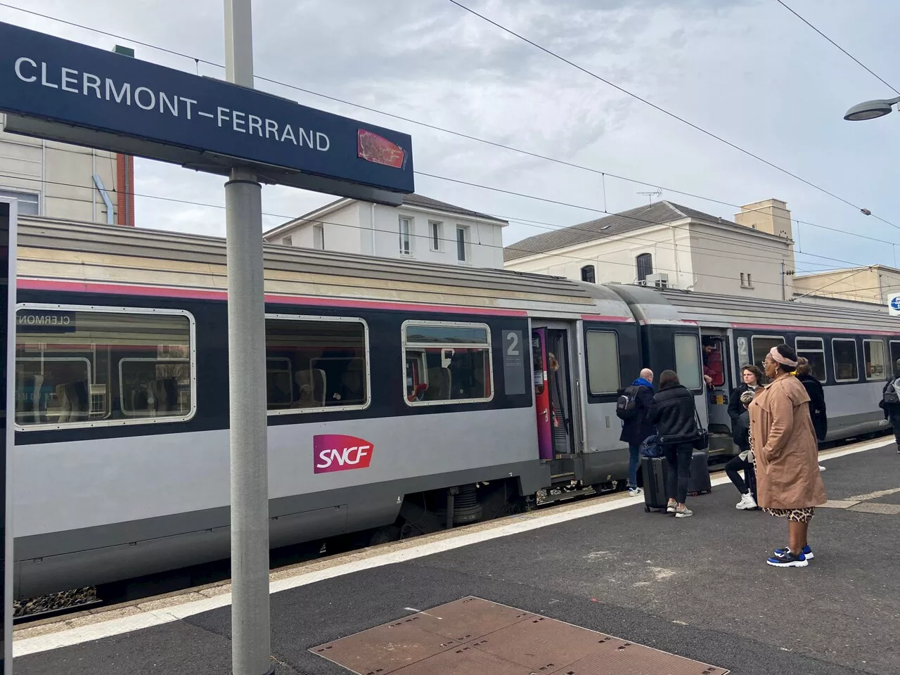 Train Clermont-Paris en panne : 12 heures de retard pour les passagers