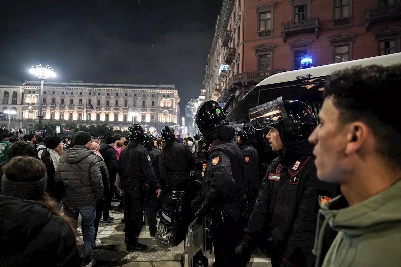 Scene vergognose a Milano: insulti all'Italia e alla polizia da parte di giovani