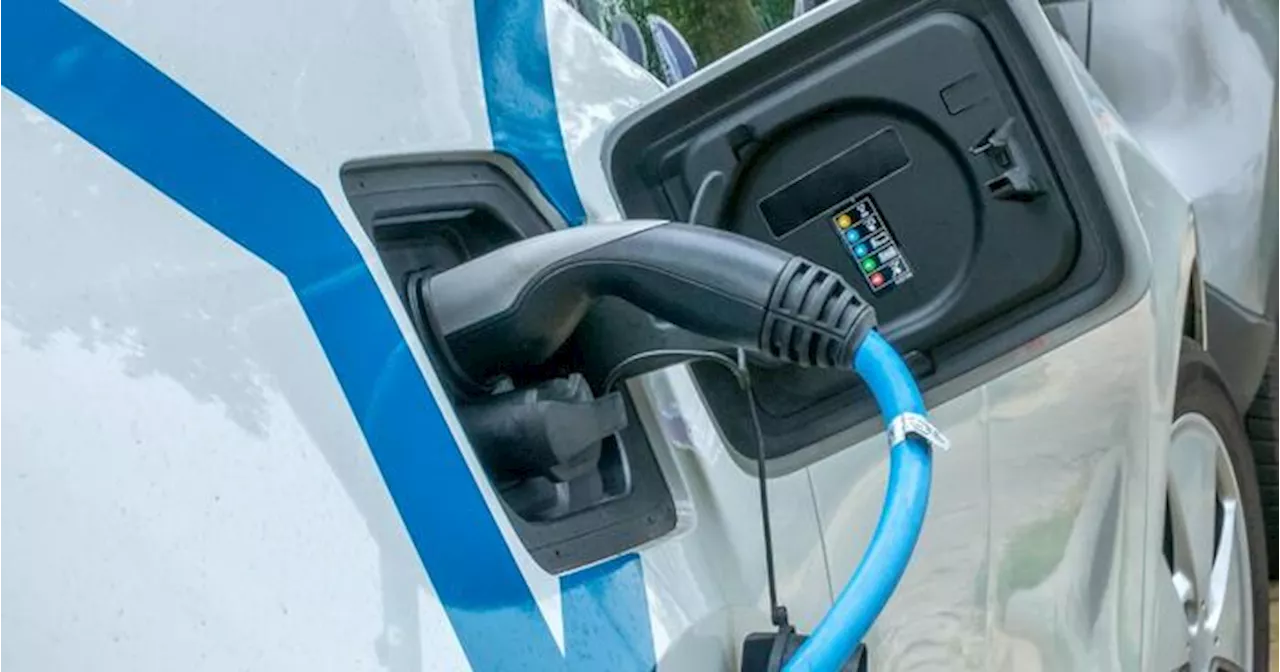 Motus-E: calo del mercato delle auto elettriche nel 2024