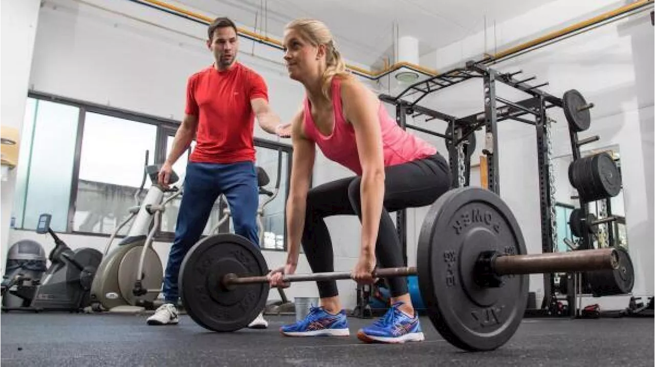 Mehr Sport im neuen Jahr: Fitnessstudio oder ohne Geräte?