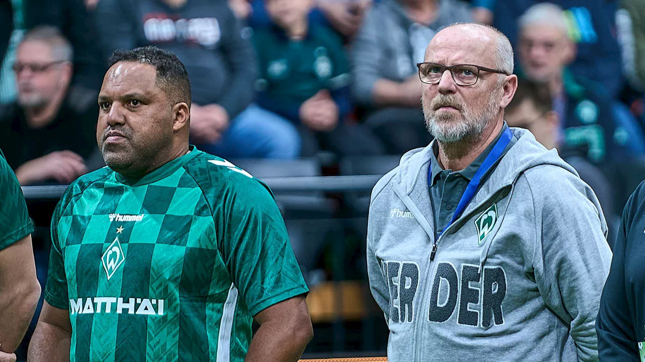 Schaaf ehrt Burdenski beim Hallenfußball-Turnier