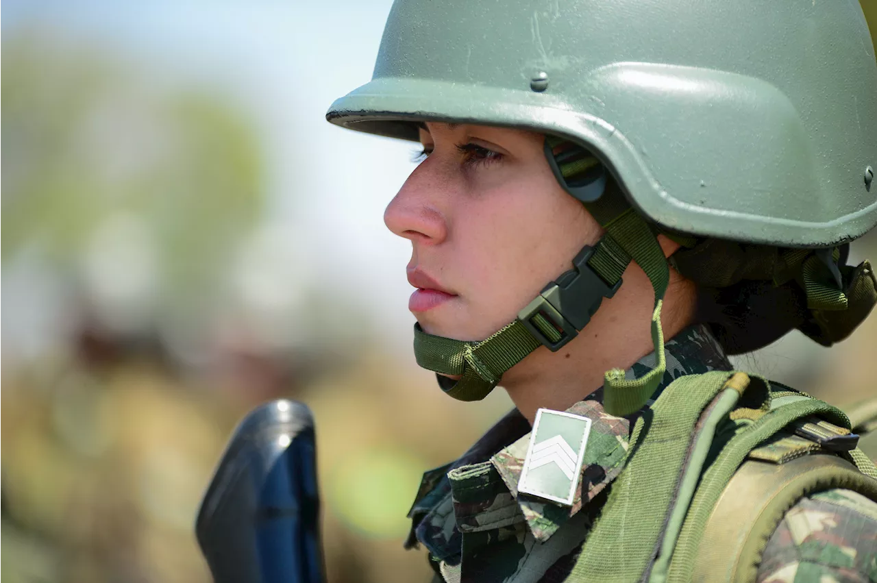 7.000 Mulheres se Inscrevem para Alistamento Militar Voluntário