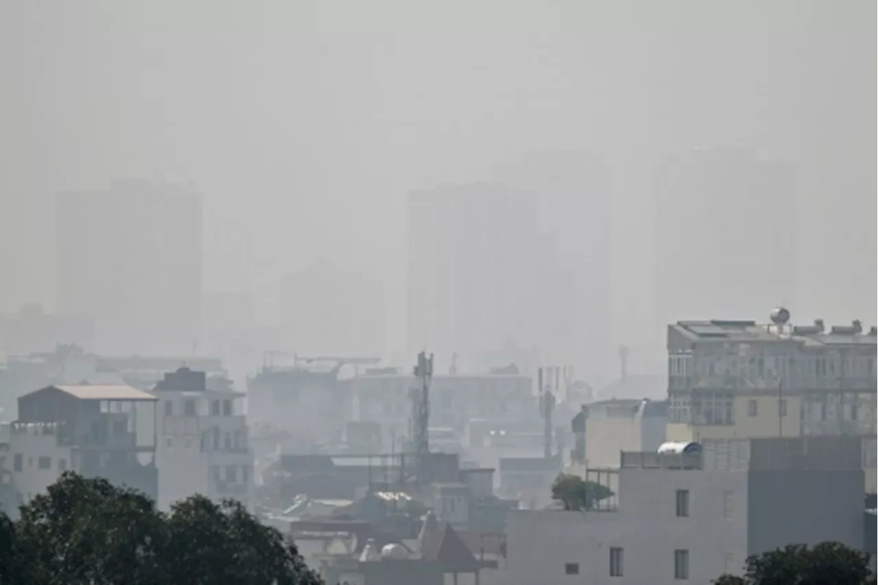 Un brouillard épais recouvre Hanoï, laissant les habitants étouffés par la pollution